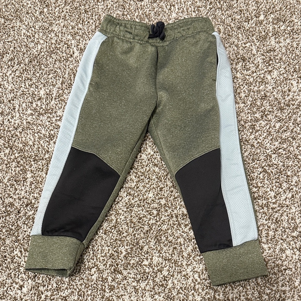 Toddler 2T Bundle - Kids Jogger, Jeans and Bluey Jacket - Picture 7 of 16